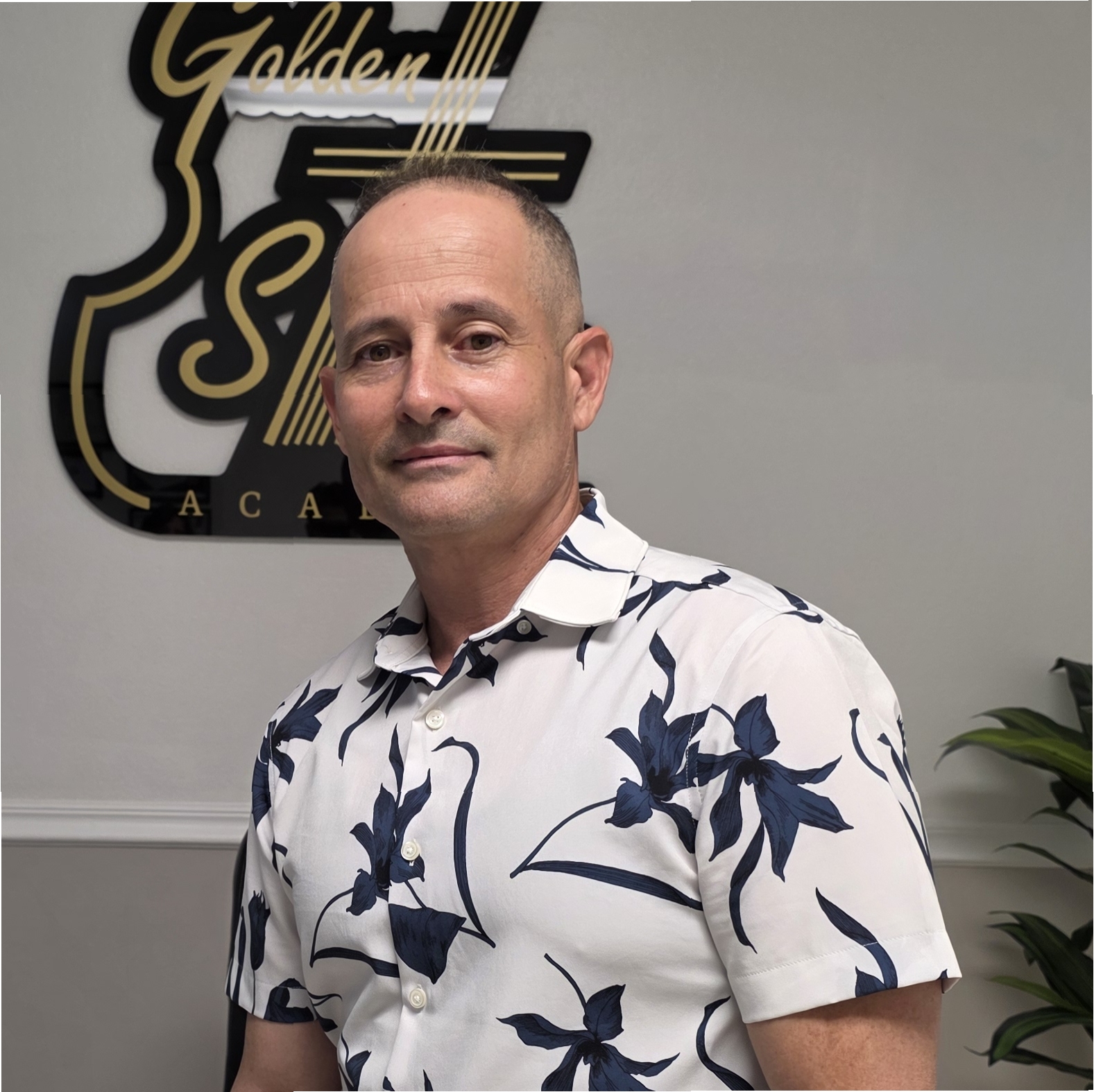 Professor William Llama de Oro