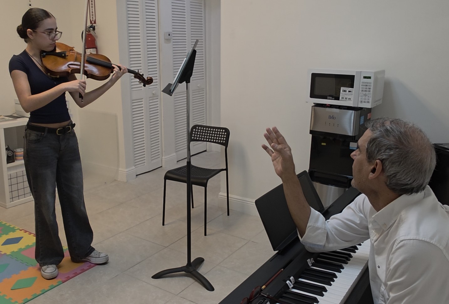 Advanced Viola student in class with Mr Noriega